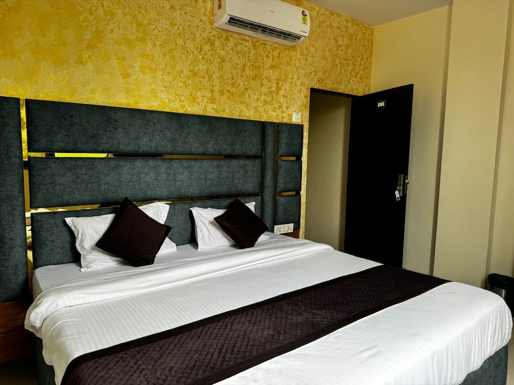 Deluxe Room - Photo 10