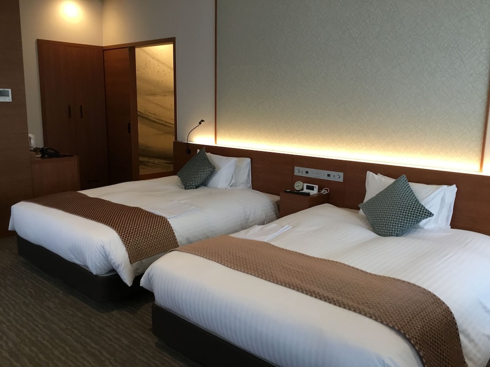 Deluxe Corner Twin Bay View Room, Non-smoking - Photo 2
