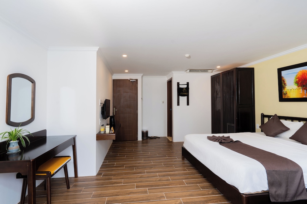 Family Room, 2 Bedrooms, 2 Bathrooms, Garden View photo 3