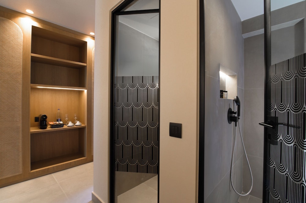 Premium Studio Suite, 1 King Bed, Private Pool, Sea View thumbnail 6