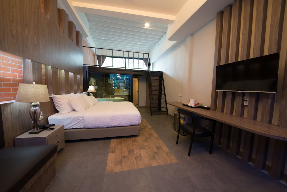 Aquarium Suite, 1 King Bed photo 3