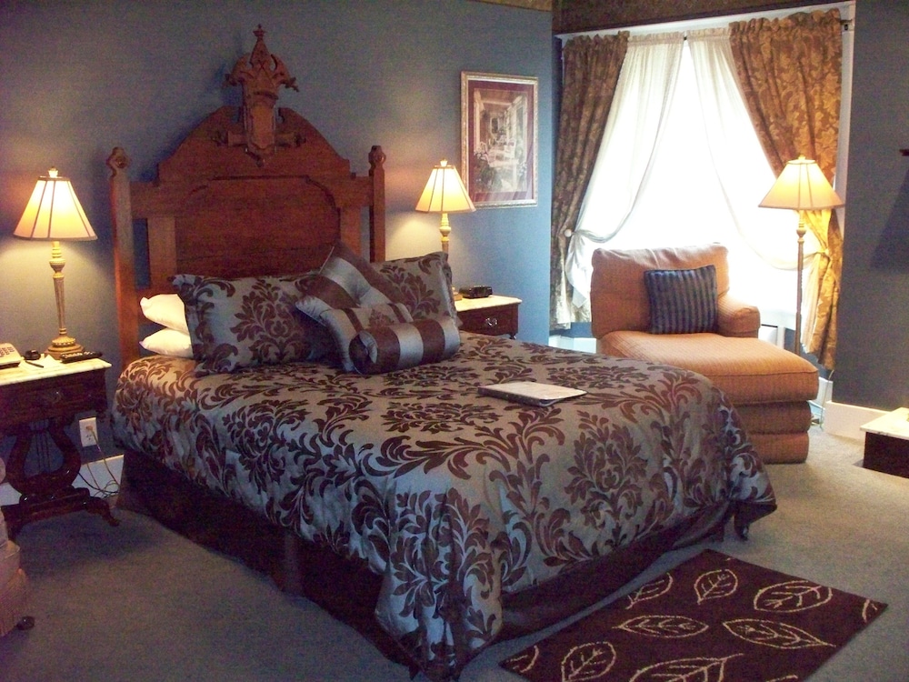 Suite, Non Smoking, Jetted Tub (Wisteria Cottage) photo 2