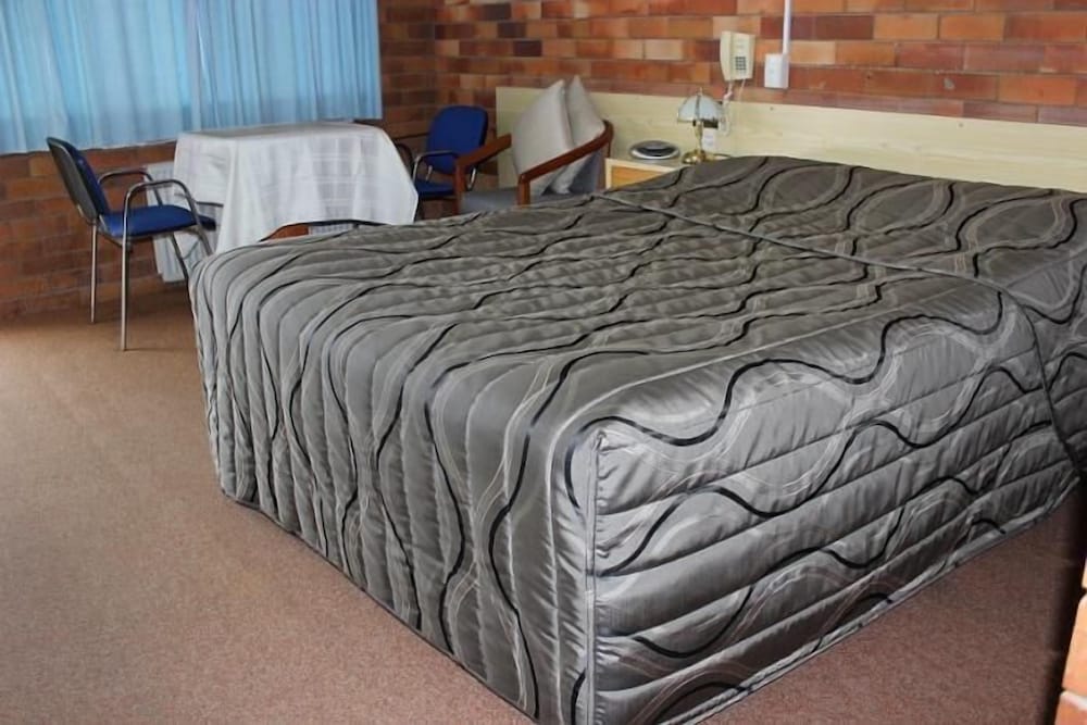 Standard Suite, 1 Bedroom, Non Smoking (Budget Queen Room) photo 3