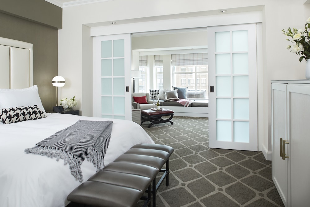 Executive Suite - Photo 2