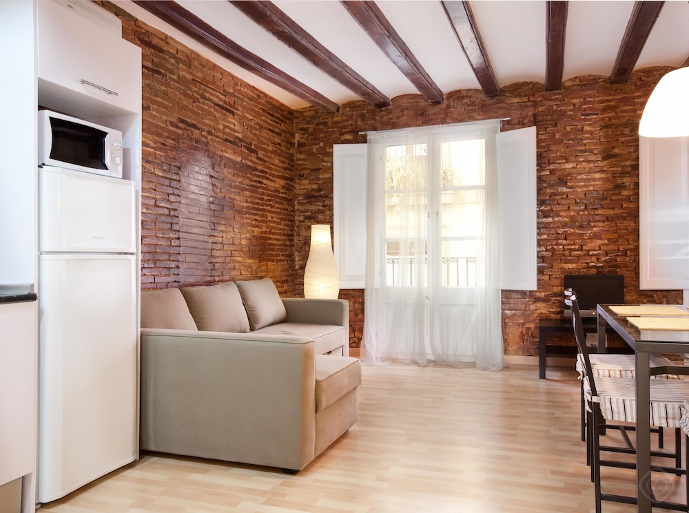 Classic Apartment, 2 Bedrooms, Balcony, City View photo 2