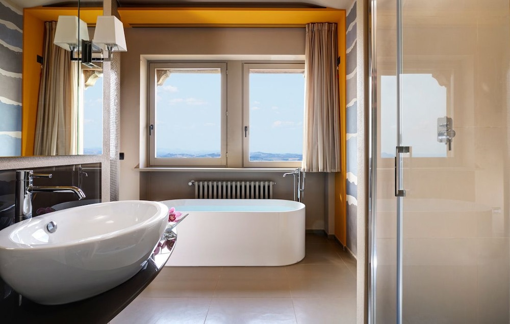 Suite (Garibaldi) photo 3