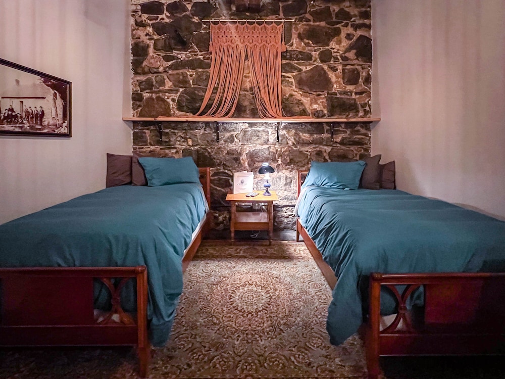 Hostel Room 3 - Shared Bathroom, No Windows
