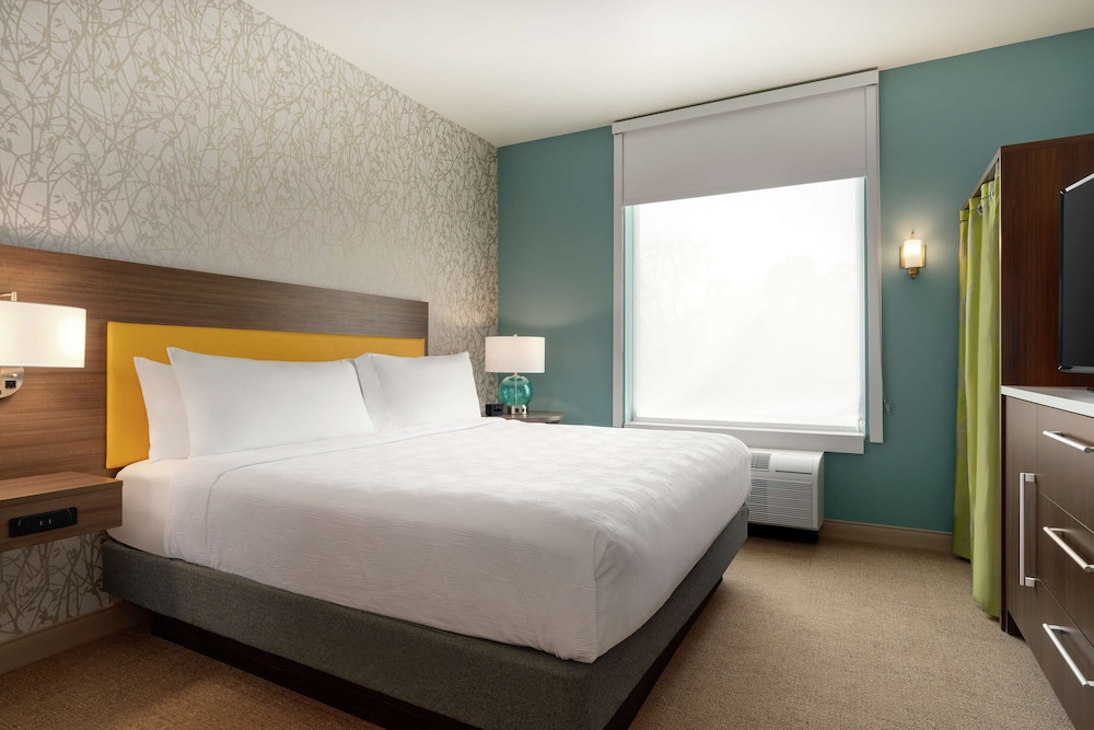 Suite, 1 King Bed, Accessible, Non Smoking (Hearing) - Photo 3