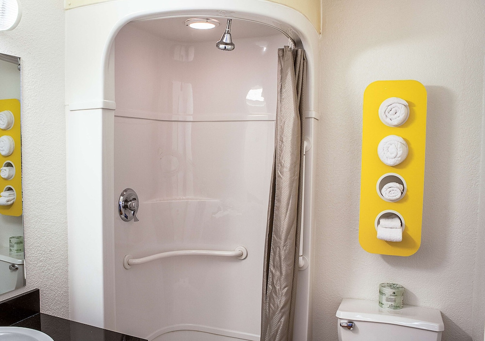 Deluxe Room, 2 Double Beds, Refrigerator photo 3