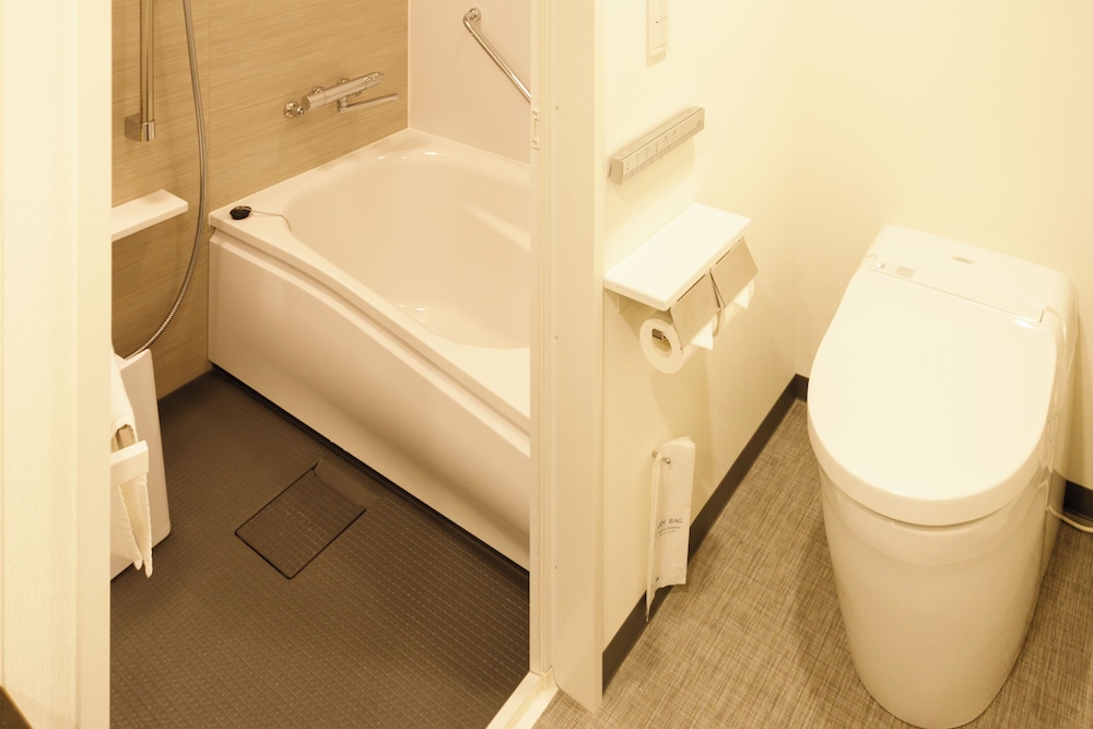 Deluxe Twin Room, Smoking thumbnail 5