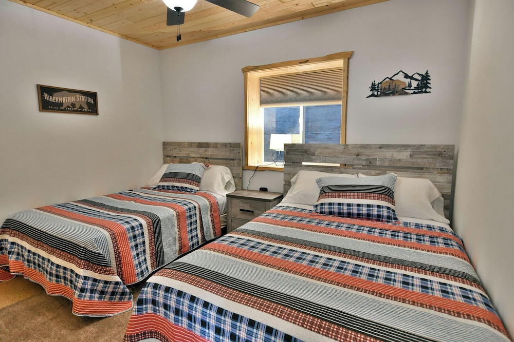 Cabin, Multiple Beds, Kitchen photo 1