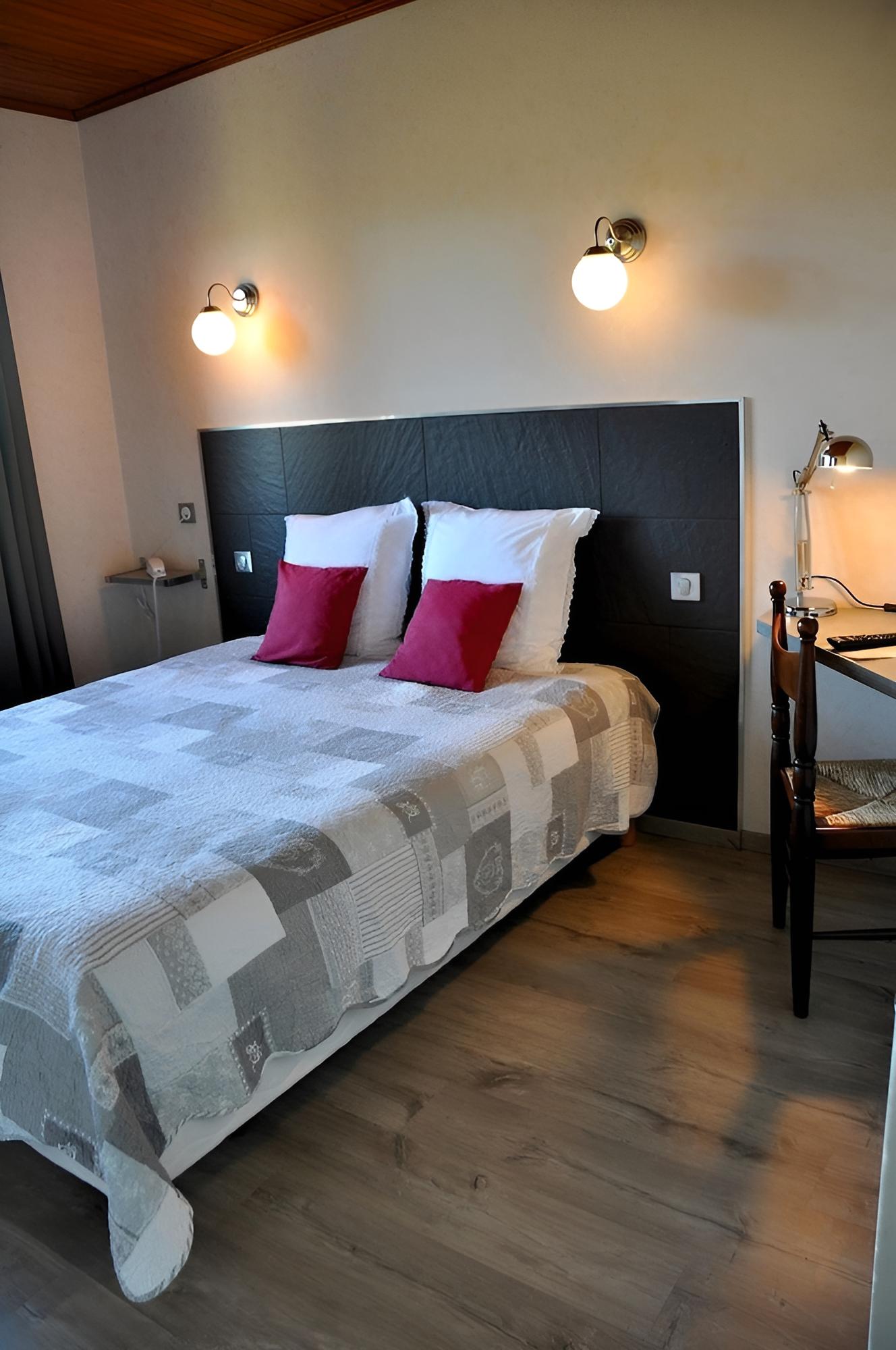 Standard Double Room photo 2