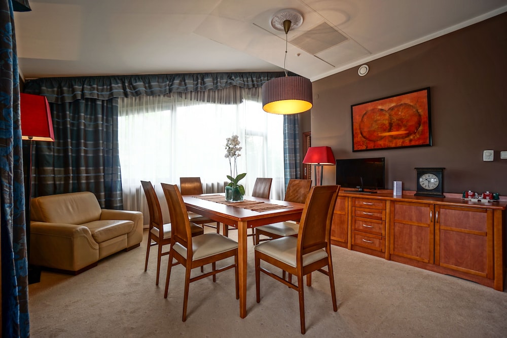 Family Room - Photo 9
