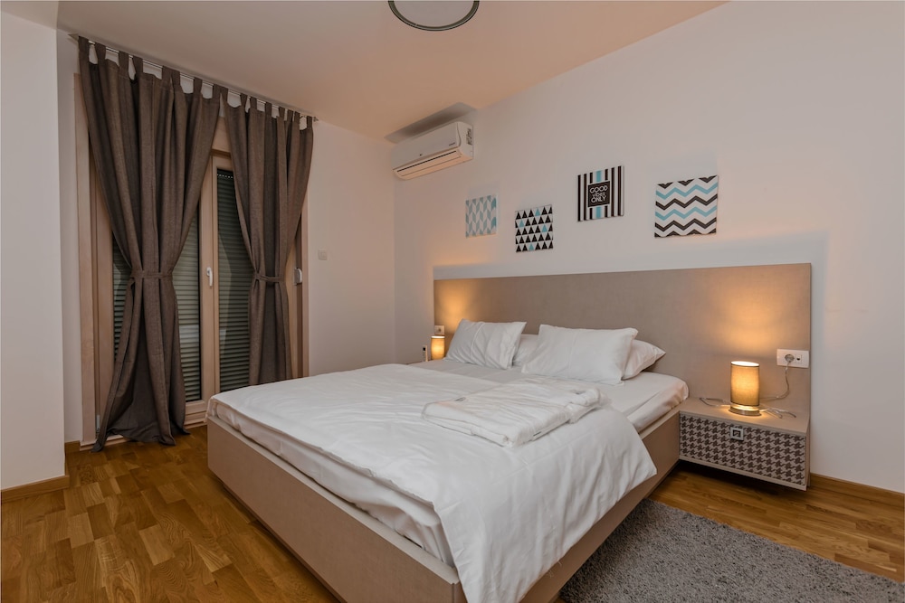 Apartment, 1 Bedroom, Sea View, Sea Facing photo 2
