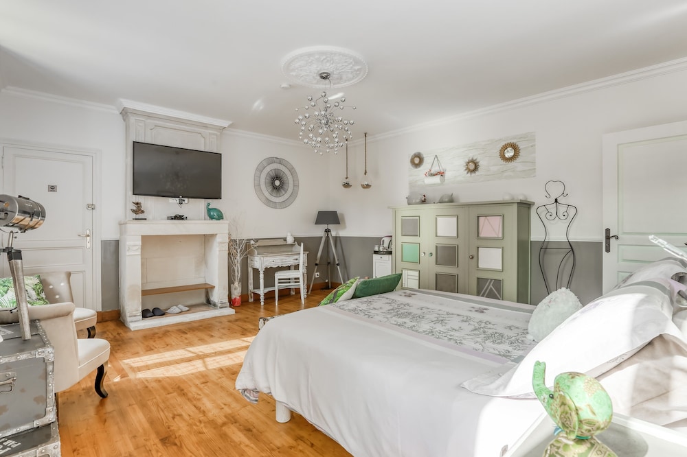 Deluxe Double Room, 1 Queen Bed, Non Smoking, Garden View photo 1