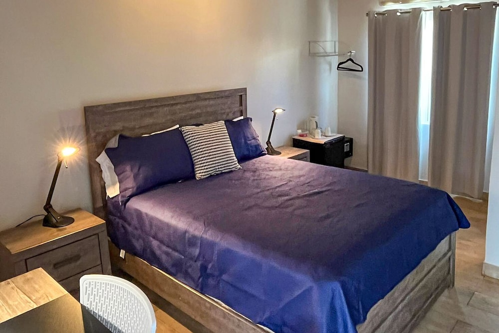 Standard Room, 1 Queen Bed, Non Smoking photo 1
