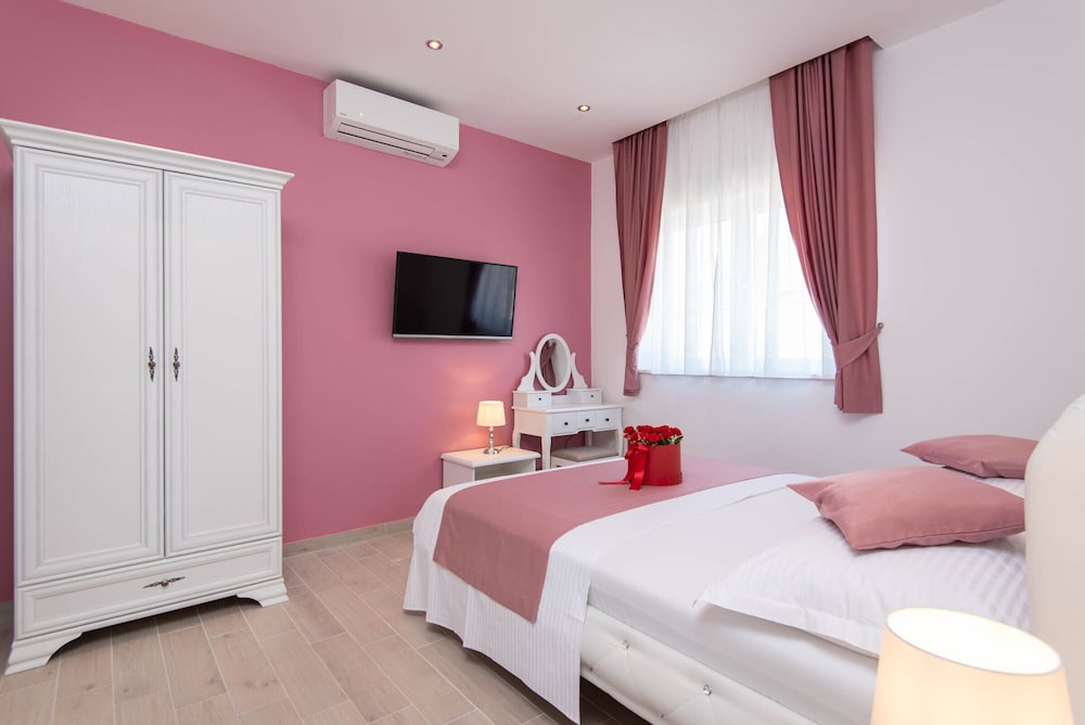 Luxury Apartment photo 2