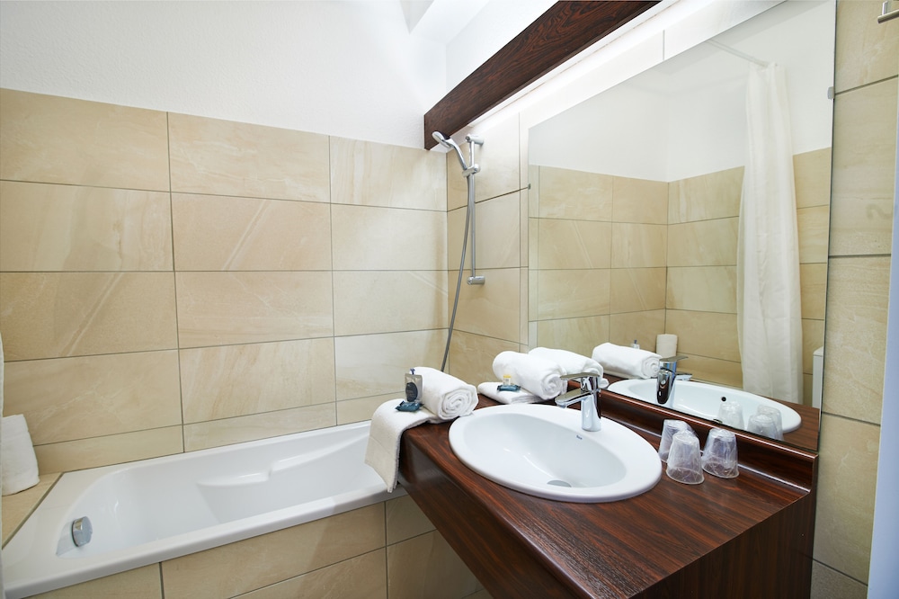Family Quadruple Room, Garden View - Photo 3