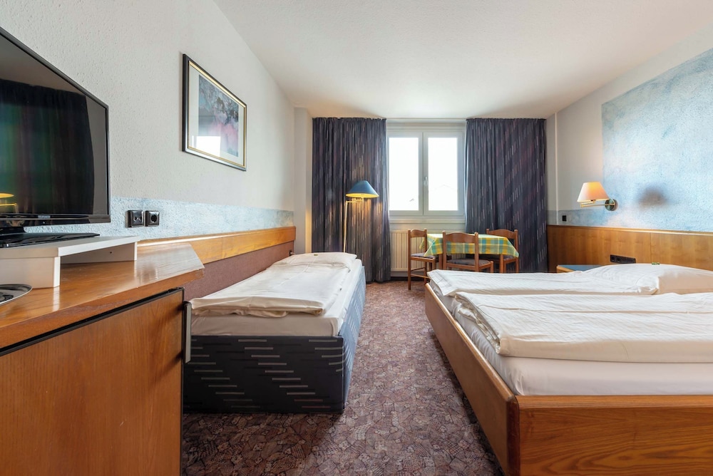 Family Triple Room, City View photo 1