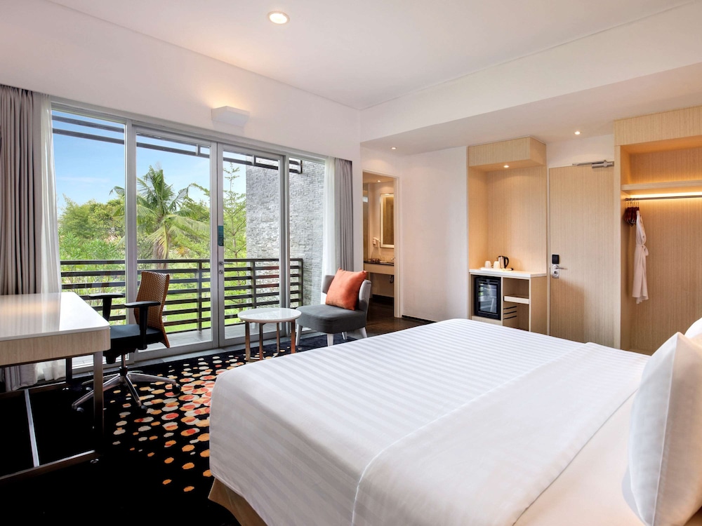 Deluxe Room (1 Super King Bed) - Photo 3