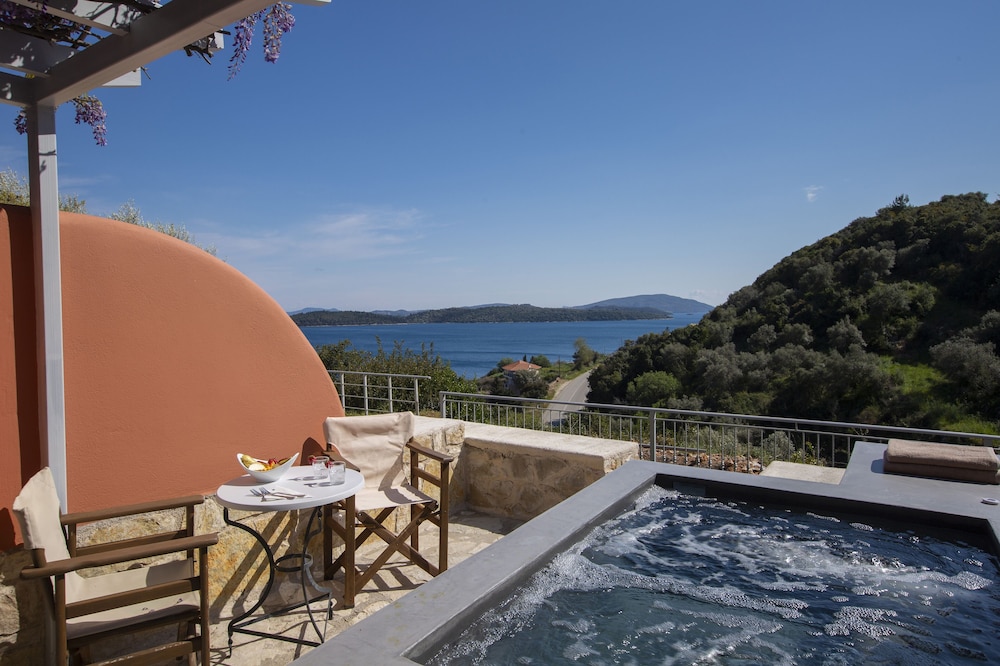 Superior Room Sea View & Outdoor Jetted Tub photo 2