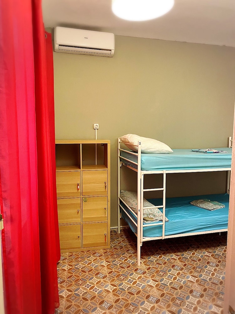 Dormitorio compartido básico, Dormitorio mixto