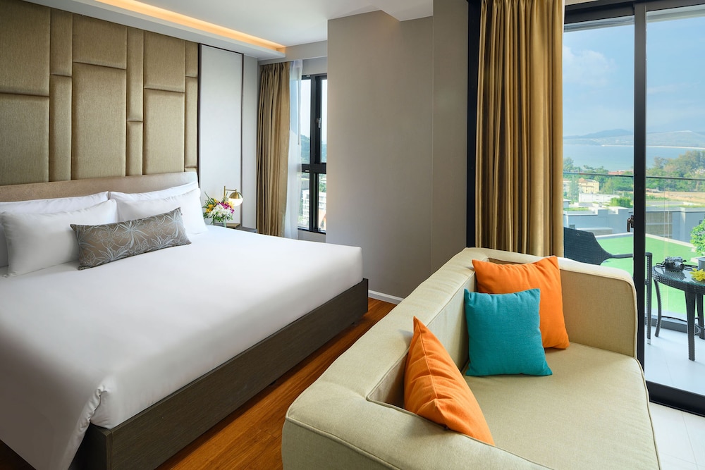 Deluxe Ocean View - Photo 17