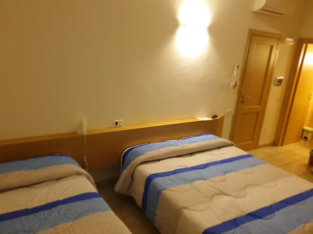 Classic Triple Room, 1 Bedroom photo 2