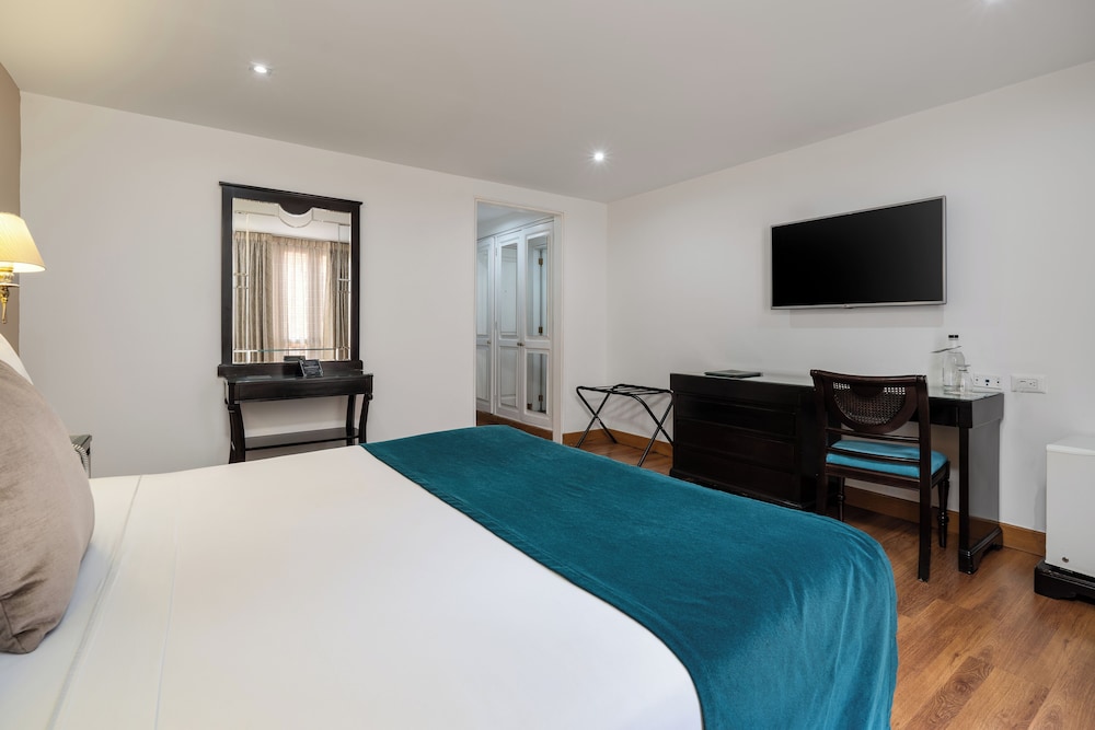 Superior Room, 1 Queen Bed - Photo 12