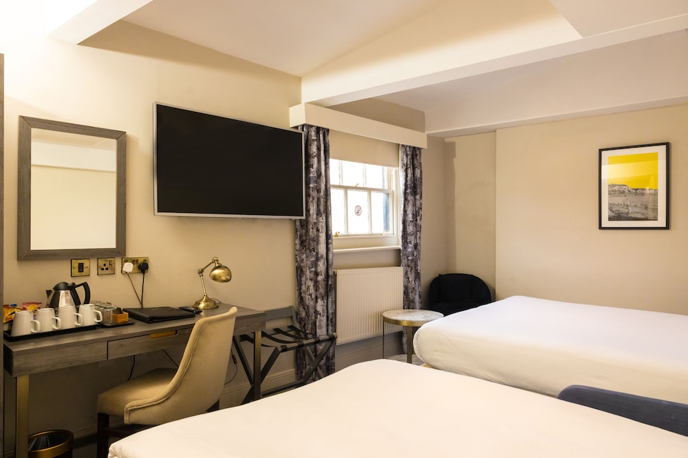 Room, 1 Double Bed with Sofa bed - Photo 3