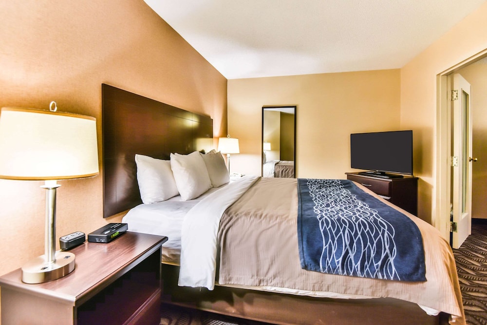 Standard Room, 1 Queen Bed with Sofa bed (2nd Floor) - Photo 4