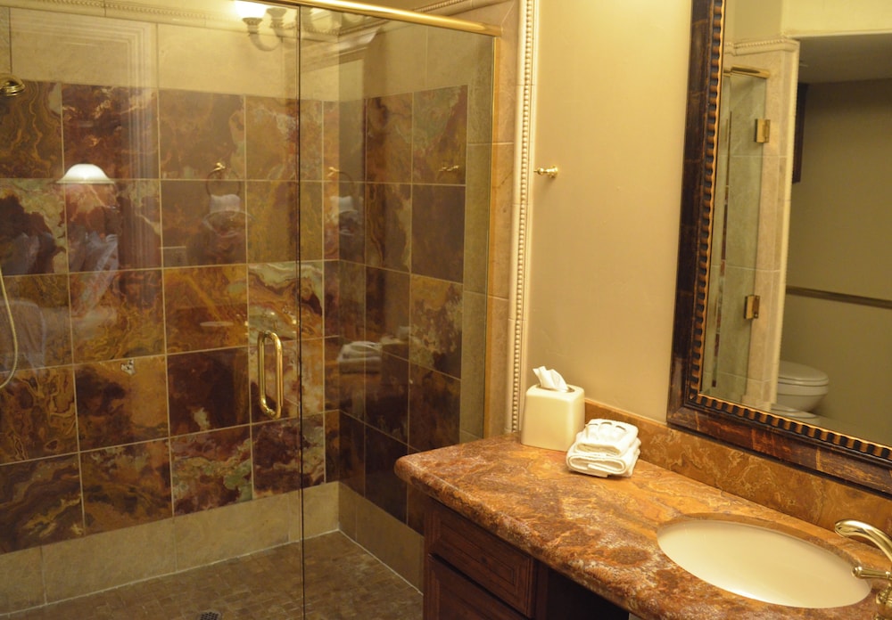 Signature Double Room, 1 Queen Bed photo 2