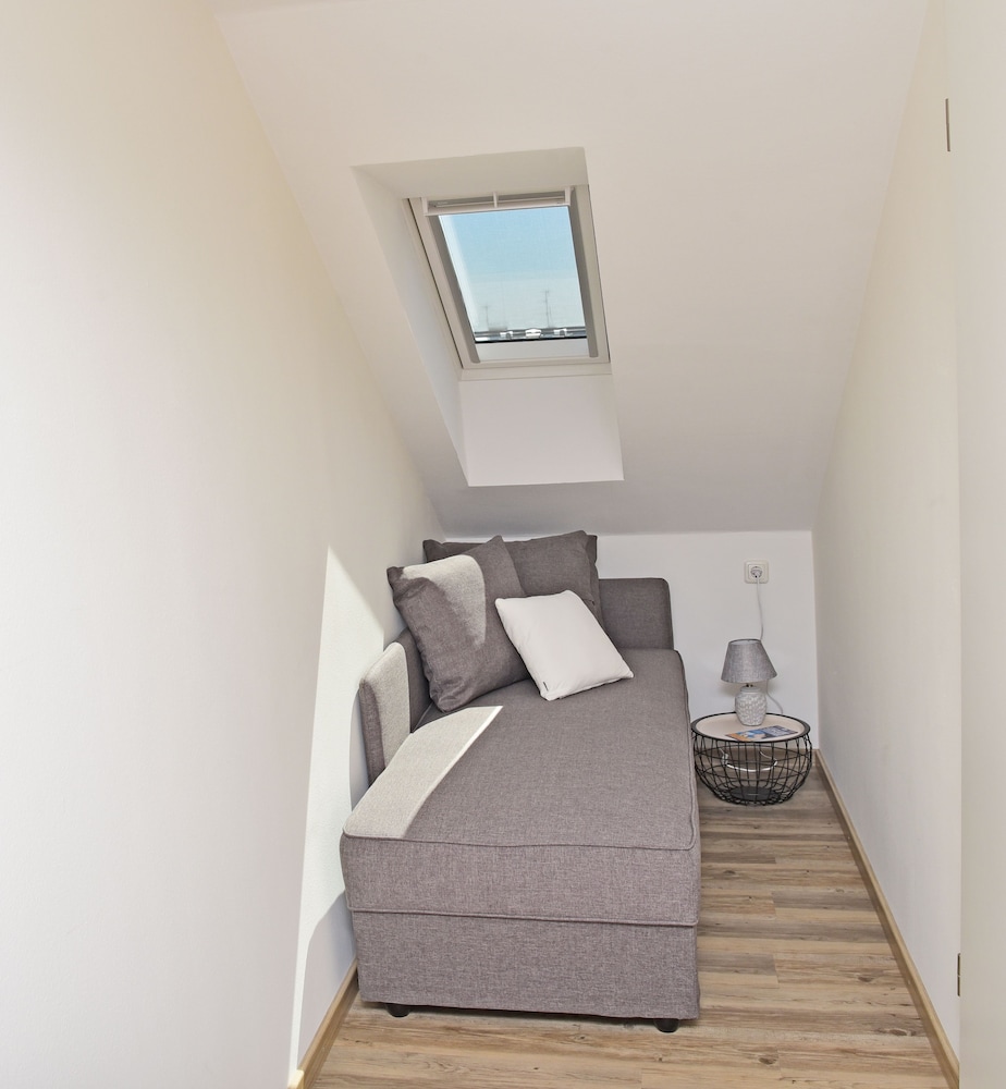 Triple Room, 1 King Bed with Sofa bed, Non Smoking, City View photo 3