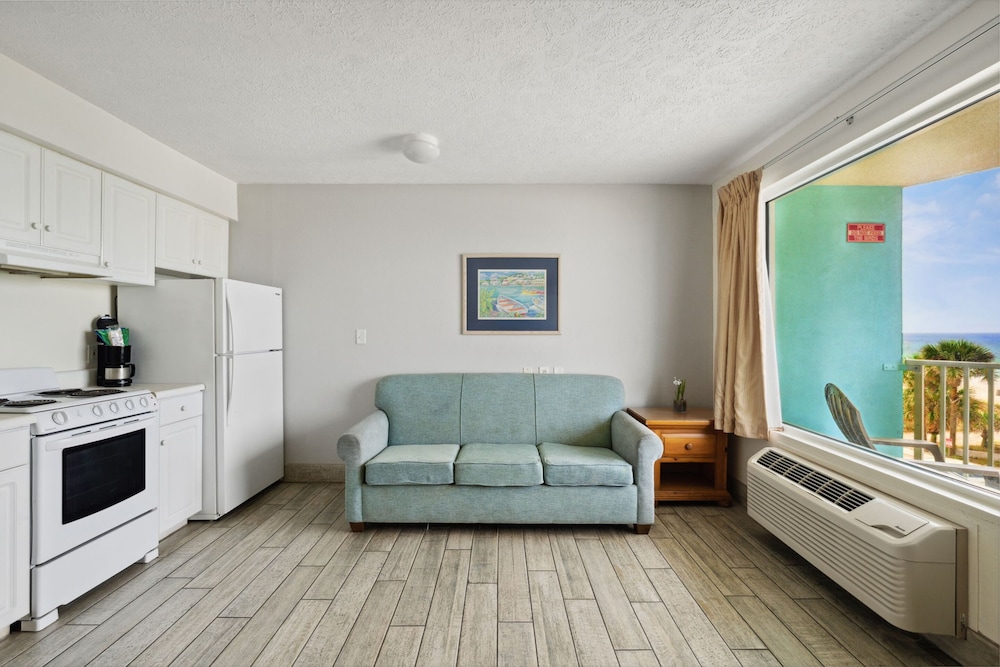 Deluxe Suite, 1 King Bed, Kitchen, Beachfront, photo 6