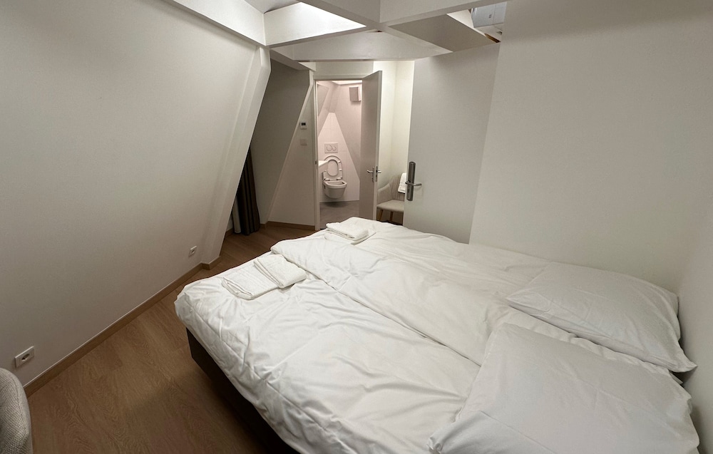 Deluxe Double Room, Private Bathroom, Canal View photo 3
