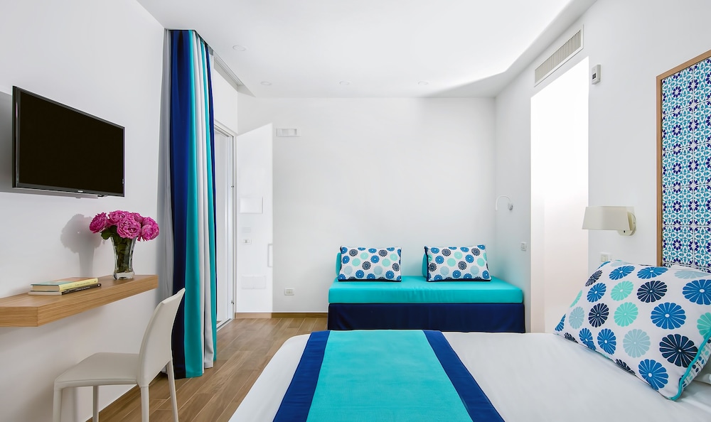Deluxe Triple Room, Patio, Sea View