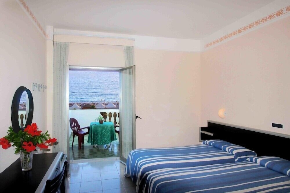 Standard Double or Twin Room photo 2