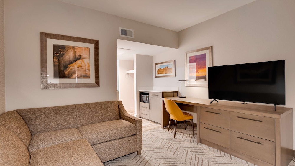 Suite, 1 King Bed, Non Smoking, Jetted Tub (with Sofabed) - Photo 2