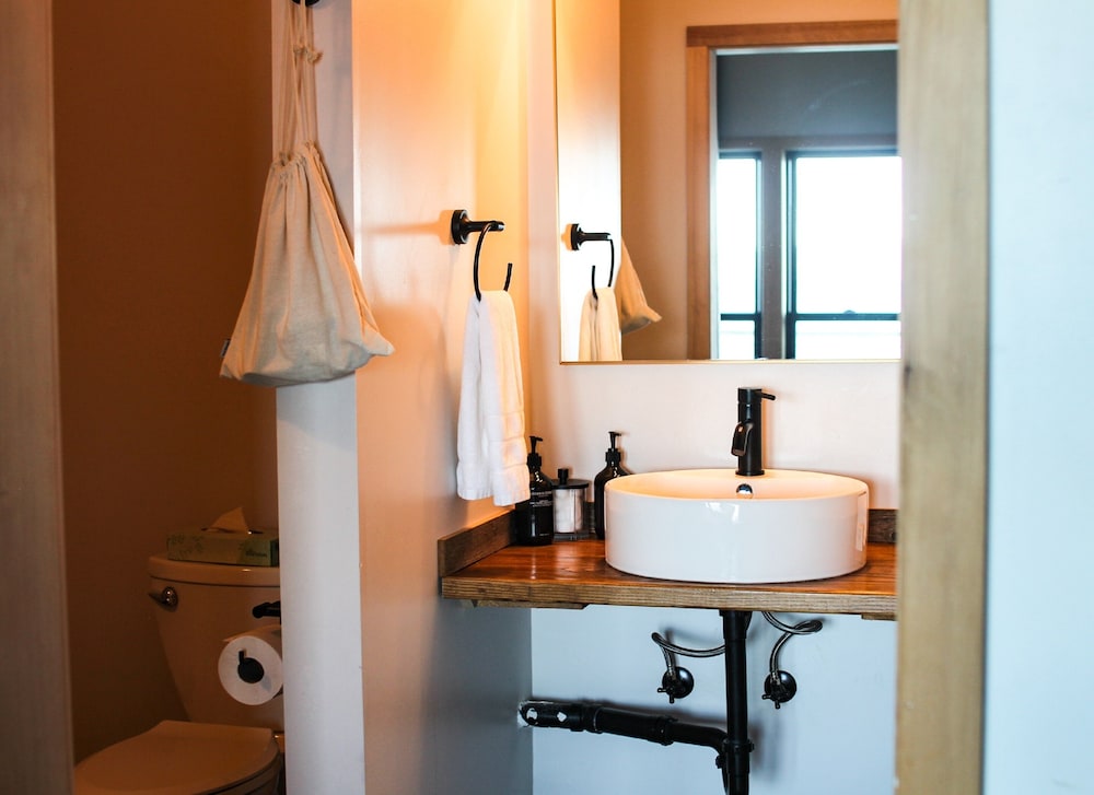 Luxe River View King 2nd Floor (No Pets) - Photo 22