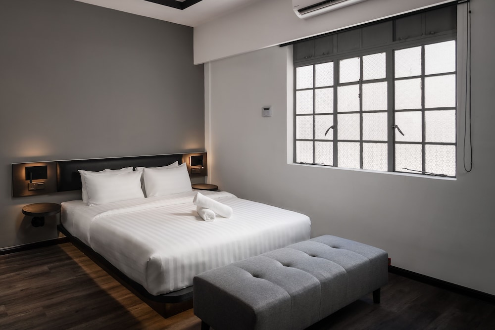 Deluxe Room - Photo 5