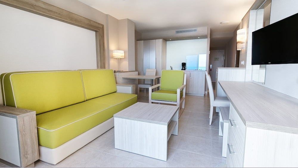 Double Room, Tower