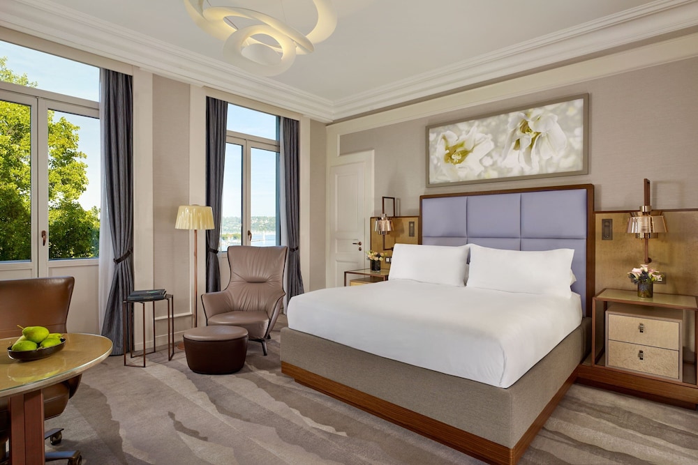 Deluxe Room, 1 King Bed, Lake View