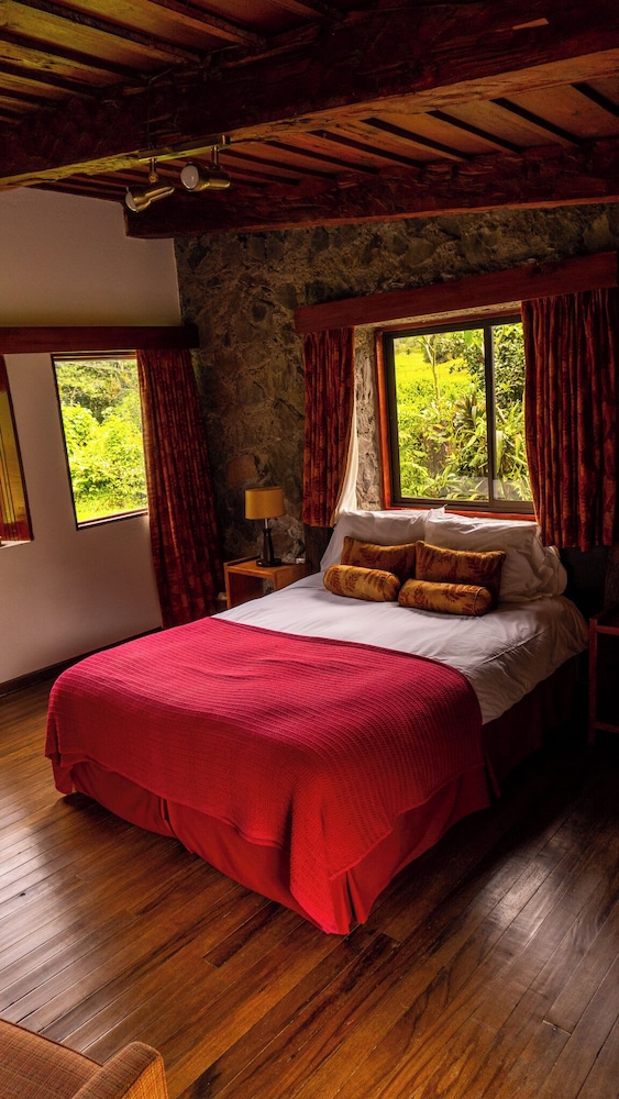 Standard Room, 1 Queen Bed, Bathtub, Garden View
