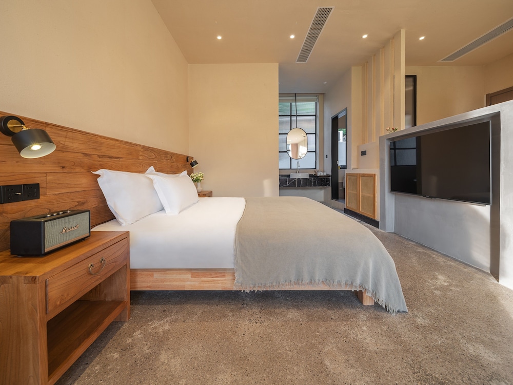 Superior Twin Room, Hill View photo 3