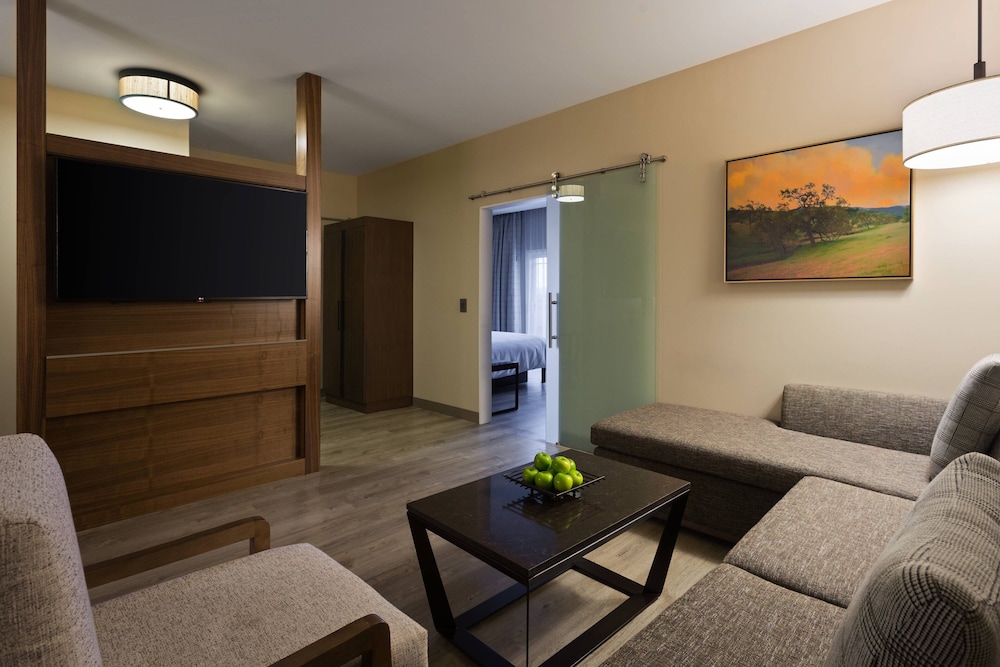 Suite, 1 Bedroom, Balcony
