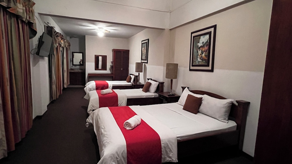 Superior Quadruple Room - Photo 7