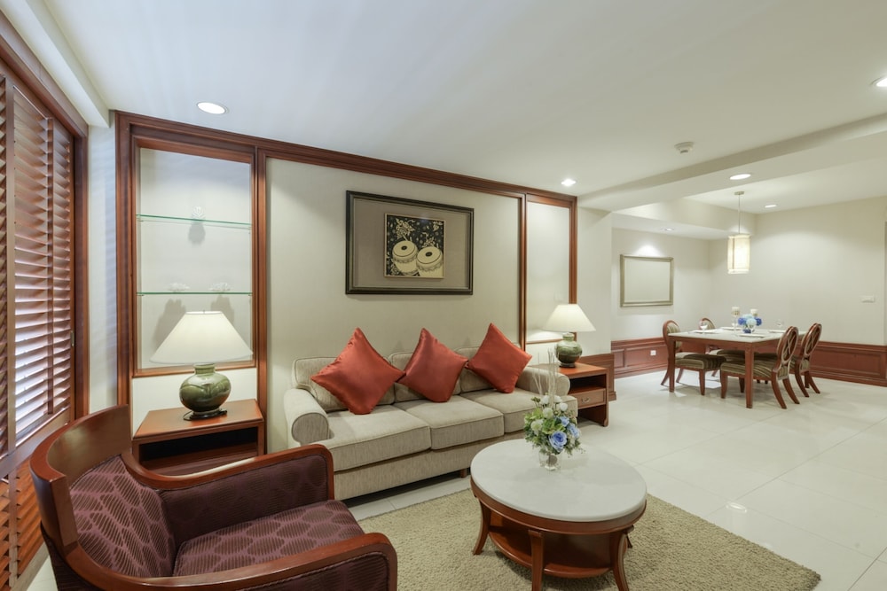 2 Bedroom Executive King and Queen Bed