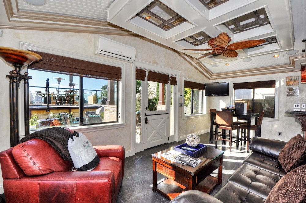 Deluxe Villa, 1 Queen Bed with Sofa bed, Balcony, Partial Ocean View photo 1