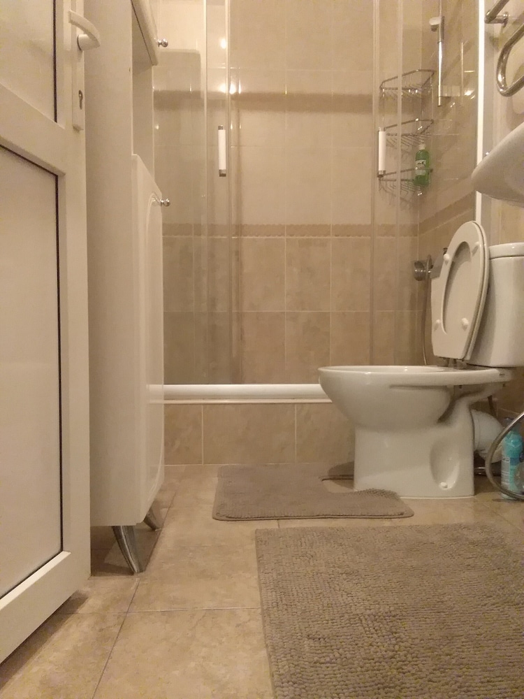 Family Room, Private Bathroom photo 2