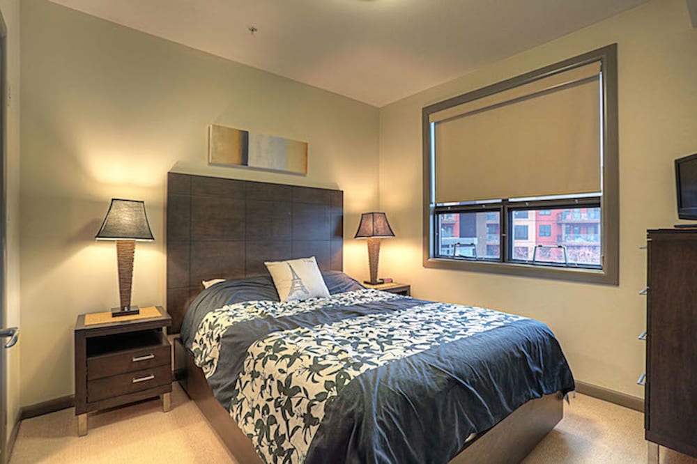 Deluxe Condo, 2 Bedrooms, Kitchen, Pool View photo 2